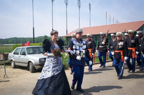 Schutterij St.Stephanus in actie op bondsschuttersfeest in Montfort op 6 mei 2007.